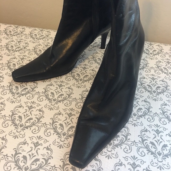 Stuart Weitzman Shoes - Stuart Weitzman Boots Black Leather Pointed Toe 8